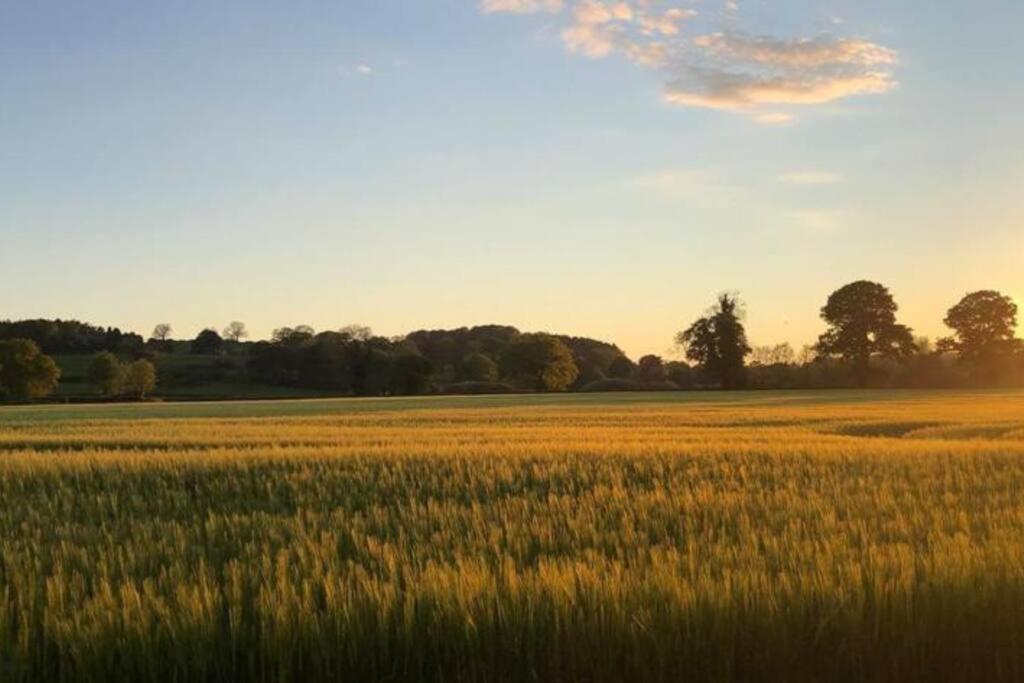Brownhills Villa Eaton  ภายนอก รูปภาพ