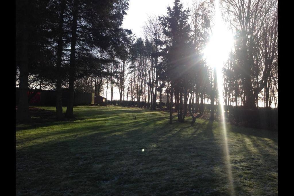 Brownhills Villa Eaton  ภายนอก รูปภาพ