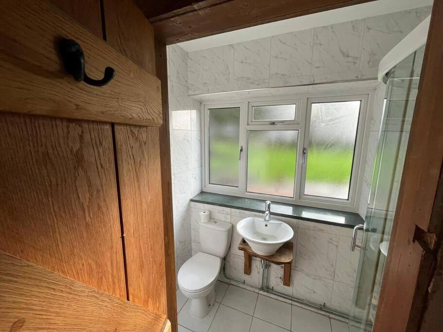 Brownhills Villa Eaton  ภายนอก รูปภาพ