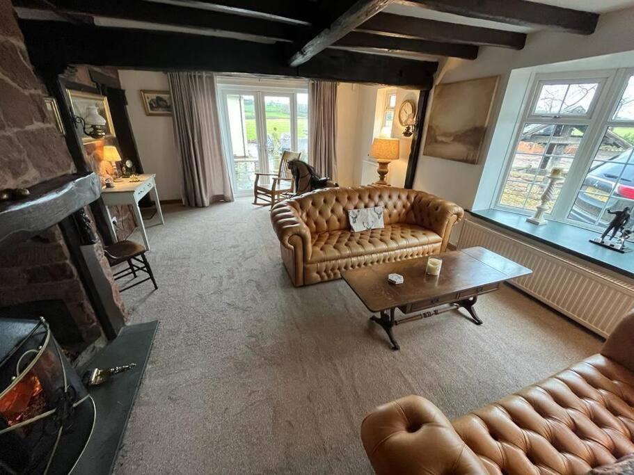 Brownhills Villa Eaton  ภายนอก รูปภาพ