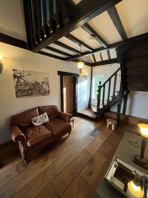 Brownhills Villa Eaton  ภายนอก รูปภาพ