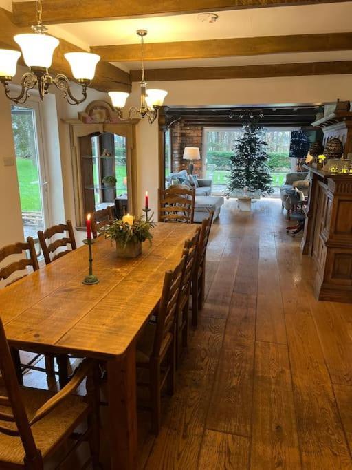 Brownhills Villa Eaton  ภายนอก รูปภาพ