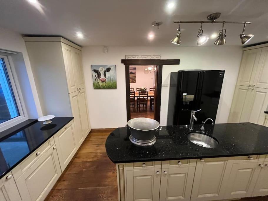 Brownhills Villa Eaton  ภายนอก รูปภาพ