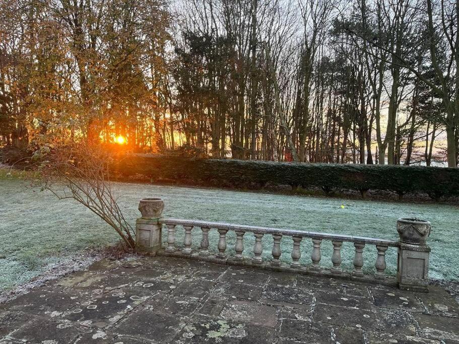 Brownhills Villa Eaton  ภายนอก รูปภาพ