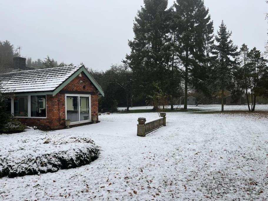 Brownhills Villa Eaton  ภายนอก รูปภาพ