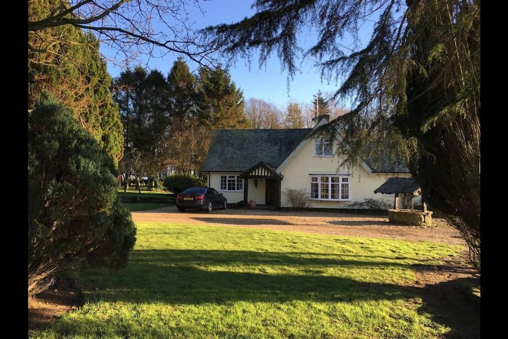 Brownhills Villa Eaton  ภายนอก รูปภาพ